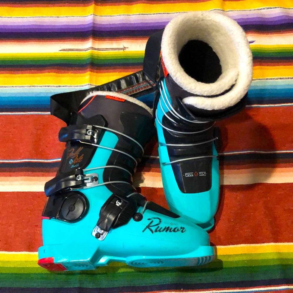 Full Tilt women’s ski boot